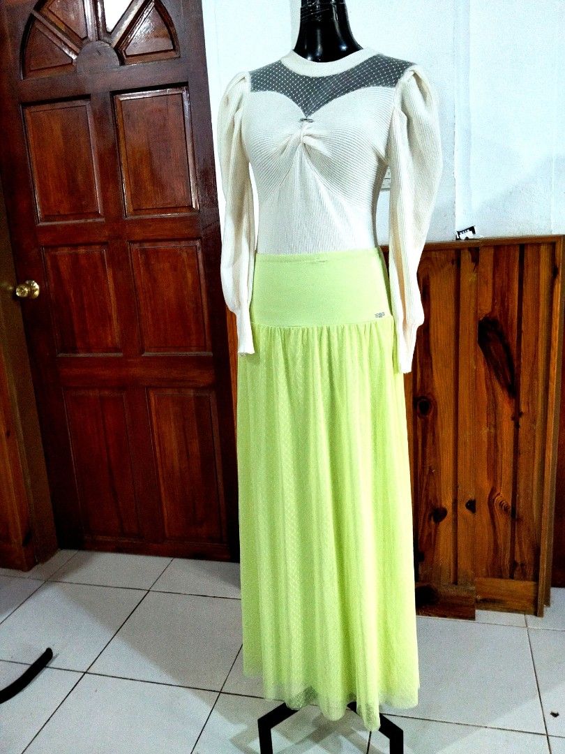 £1300 scee by twinset maxiskirt size M from farfetch (Category: Skirts) located in La Trinidad. Submitted by designeritems2000 (Listing ID 1470428228, Image 3). Description: .