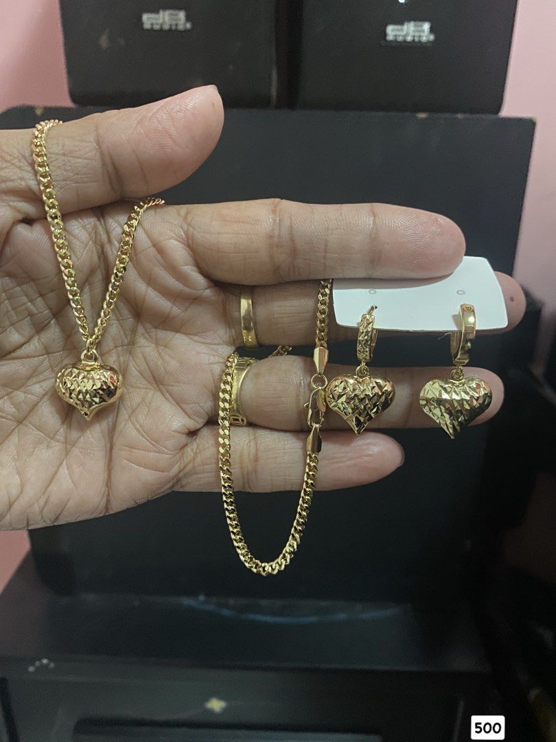 14k vermeil gold (Category: Body Jewelry) located in Manila. Submitted by jen_26 (Listing ID 1470508465, Image 1). Description: SET NA PO 500 LANG 14K COATED VERMEIL GOLD ✅Hypoallergenic ✅Not pawnable ✅Non tarnish pm lang sa gusto mgresell my gc po aq Perfecr sa walang budget sa real gold!!Pra k ng nkareal gold jan.