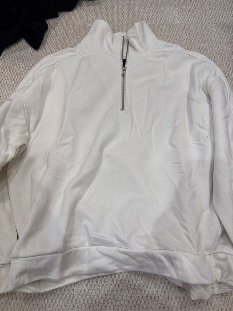 157 Half Zip Sweatshirt Off White L/XL (Category: Coats, Jackets and Outerwear) located in Valenzuela. Submitted by crabncorn (Listing ID 1470362278, Image 1). Description: - Brand/Era: 157 (Established 1999) - Color: Off-white - Size: L/XL - Material/Feel: Thick fleece lining inside, super cozy and warm - Features: Metal zipper pull on the front collar, ribbed cuffs and hem - Flaw: One purple ink stain near the right shoulder seam (please check 
