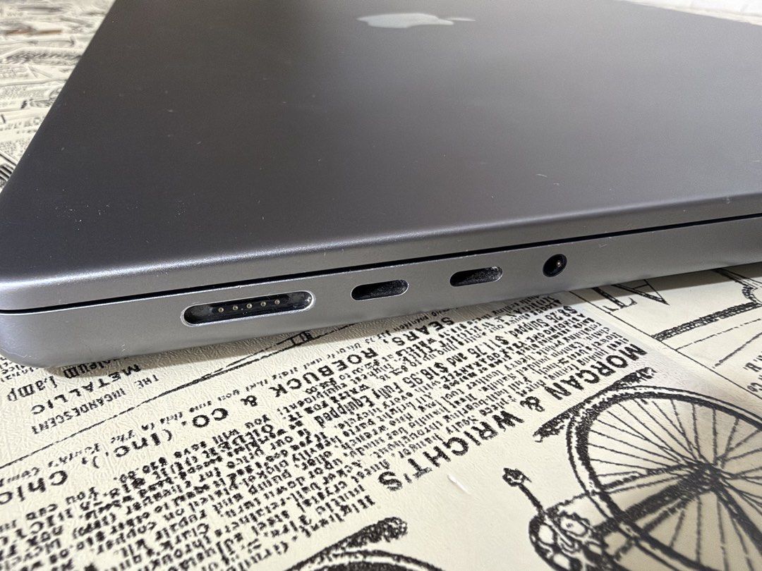 16inch M1pro Macbook Pro 2021 (Category: Laptops & Notebooks) located in Quezon City. Submitted by xperialumia (Listing ID 1470437785, Image 3). Description: 16 inch Macbook Pro 2021 16” 4k resolution M1 Pro 16gb ram 512gb storage Battery health: 84% Mac Os 27 Comes with: - charger - matte screen protection - keyboard protected - touchpad protected .