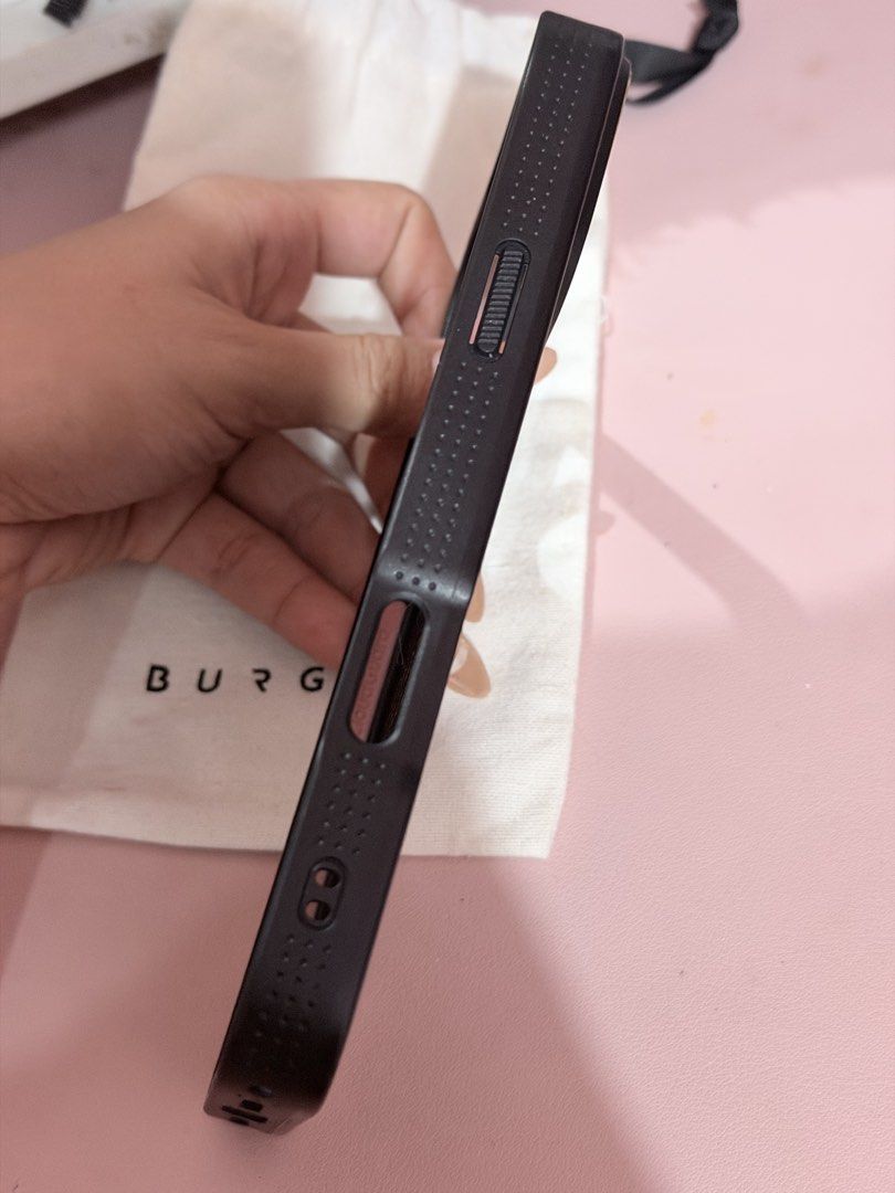 17 pro max burga case (Category: Cases & Sleeves) located in Taguig. Submitted by chen.preloveddd (Listing ID 1470548185, Image 3). Description: Used for 1 week only Minimal scratches on gold part Rfs: Need funds 📍Taguig south signal village.