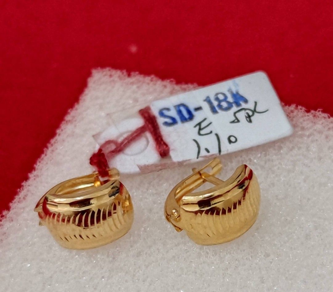 18k Saudi gold clip earrings (Category: Earrings) located in Manila. Submitted by bhelgoldseller2ndaccount (Listing ID 1470492050, Image 2). Description: New!!✨New!!✨New!! Authentic 18k Saudi Golds 💯pawnable/naisasanla 💯with high appraisal rate 💯good investment 💯Direct supplier price 👉OPEN for resellers 🌺please take time to evaluate their actual sizes and grams 👉Best panggift for all occasions ✅ Sold per grams not per piece Kya lowest pric