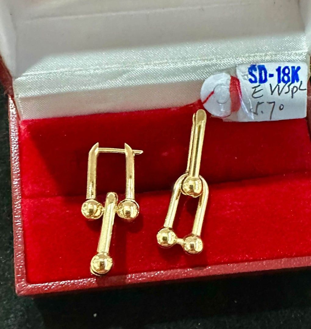 18k Saudi gold hardware earrings (Category: Earrings) located in Manila. Submitted by bhelgoldseller2ndaccount (Listing ID 1470491147, Image 3). Description: New!!✨New!!✨New!! Authentic 18k Saudi Golds 💯pawnable/naisasanla 💯with high appraisal rate 💯good investment 💯Direct supplier price 👉OPEN for resellers 🌺please take time to evaluate their actual sizes and grams 👉Best panggift for all occasions ✅ Sold per grams not per piece Kya lowest 