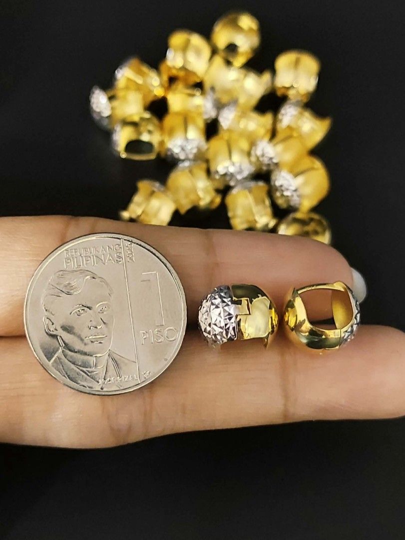 18k twotone Saudi gold earrings (Category: Earrings) located in Manila. Submitted by luxesparks (Listing ID 1470451263, Image 1). Description: .