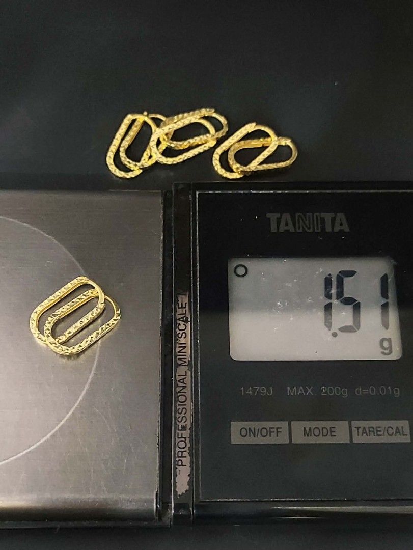 18k yg Saudi gold earrings (Category: Earrings) located in Manila. Submitted by luxesparks (Listing ID 1470450656, Image 3). Description: .
