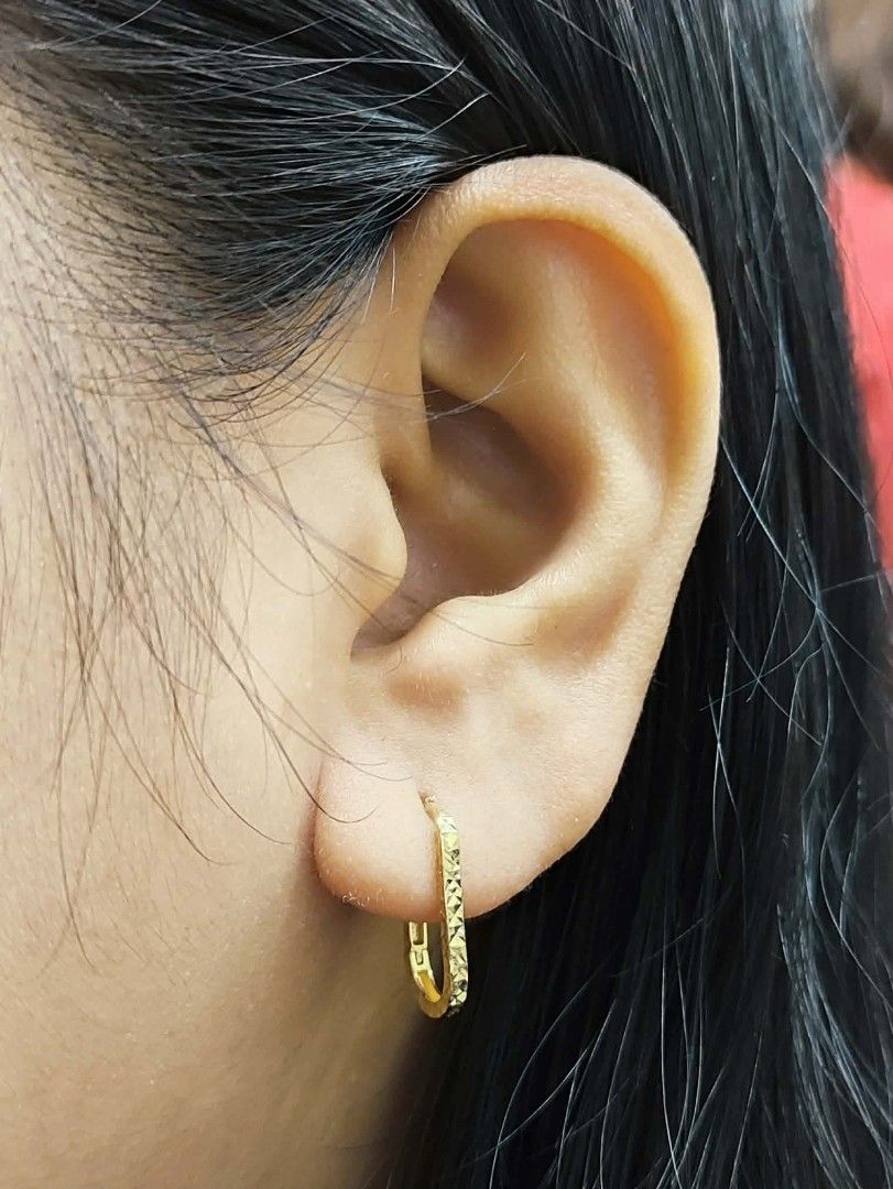 18k yg Saudi gold earrings (Category: Earrings) located in Manila. Submitted by luxesparks (Listing ID 1470450656, Image 1). Description: .