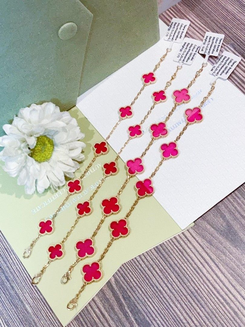18k yg vca bracelet hk setting (Category: Bracelets) located in Manila. Submitted by luxesparks (Listing ID 1470453597, Image 2). Description: .