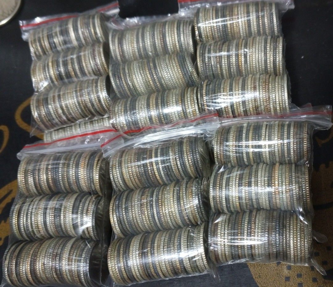 1937 - 1945 TEN CENTAVOS COMMONWEALTH SILVER (Category: Currency) located in Quezon City. Submitted by jeandevera (Listing ID 1470470418, Image 2). Description: take all 1,600 per peso 108 pesos available.