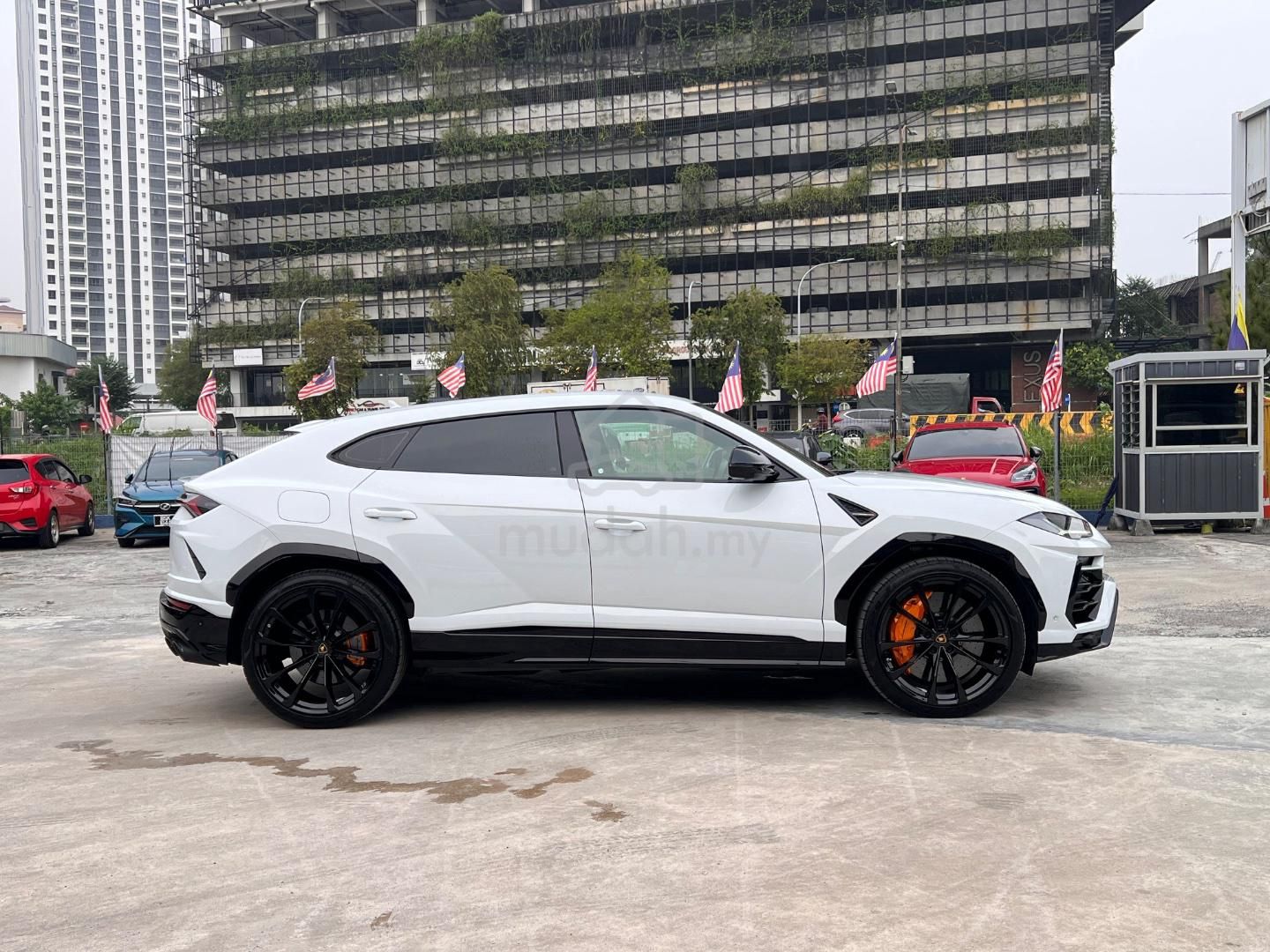 2023 Lamborghini Urus 4.0L V8 Capsule, Cars, Cars for Sale on Carousell