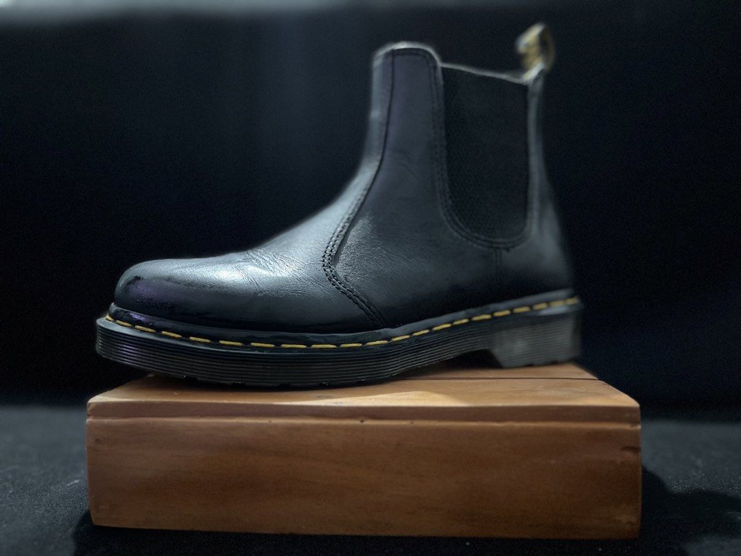 2976 Smooth Leather Chelsea Boots| Dr. Martens (Category: Boots) located in Baguio. Submitted by faith.finds (Listing ID 1470363630, Image 1). Description: ✨ Authentic Dr. Martens style 🖤 Classic black leather 👢 Easy slip-on Chelease boot design 📌 With minor scratches on the front, as shown in the pictures. Price is VERY NEGOTIABLE. 📨 Message us now! .