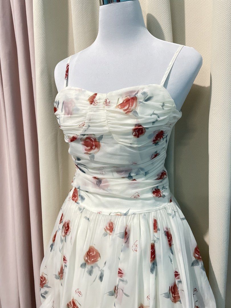 Floral Summer Bustier Bubble Dress (Category: Dresses) located in Taguig. Submitted by veronicakloset (Listing ID 1470363864, Image 3). Description: Floral Summer Bustier Bubble Dress 🌹 Price: ₱ 300 | Like New | S-M Stunning floral summer dress, flattering ruched bustier top, adjustable cami straps, and trendy bubble hem 📍 Pembo, Taguig 💌 DM to mine! Fixed price, no haggling. 🫶 Tags: #FloralDress #RosePrint #BubbleHem #RuchedDress #CoquetteDr