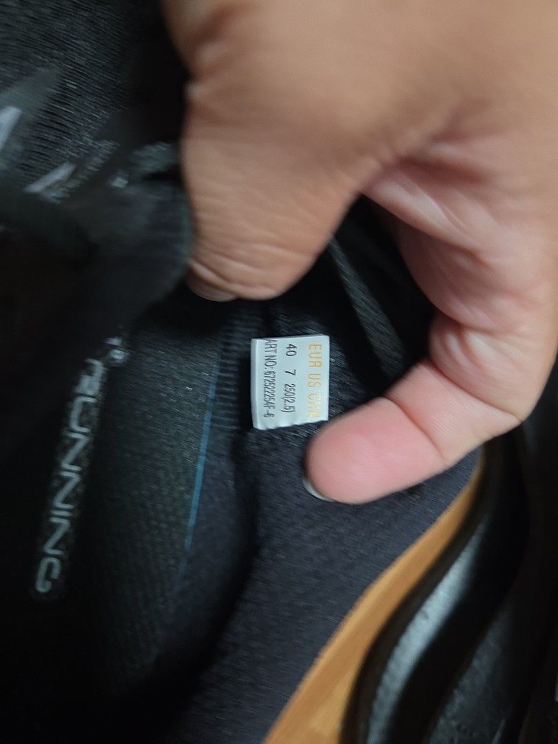 361 Degrees Carbon Plate Running Shoes Black (Category: Sneakers) located in Manila. Submitted by anneclariceyanga (Listing ID 1470478996, Image 3). Description: - Brand: 361 Degrees - Color: Black with dark grey branding - Sole: Thick cushioned midsole with carbon-fiber cutout design and clean treads with minimal wear - Upper: Breathable mesh - Inclusions: Laces included - Condition: Excellent, barely used.
