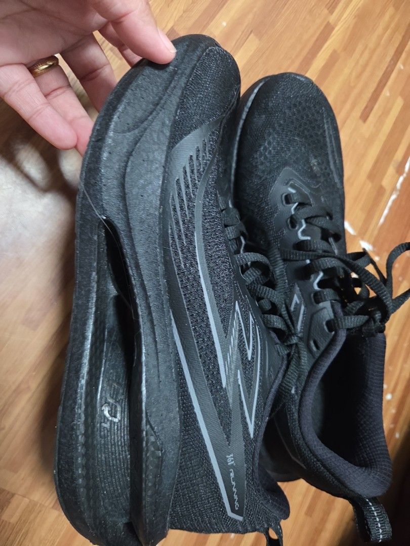 361 Degrees Carbon Plate Running Shoes Black (Category: Sneakers) located in Manila. Submitted by anneclariceyanga (Listing ID 1470478996, Image 2). Description: - Brand: 361 Degrees - Color: Black with dark grey branding - Sole: Thick cushioned midsole with carbon-fiber cutout design and clean treads with minimal wear - Upper: Breathable mesh - Inclusions: Laces included - Condition: Excellent, barely used.