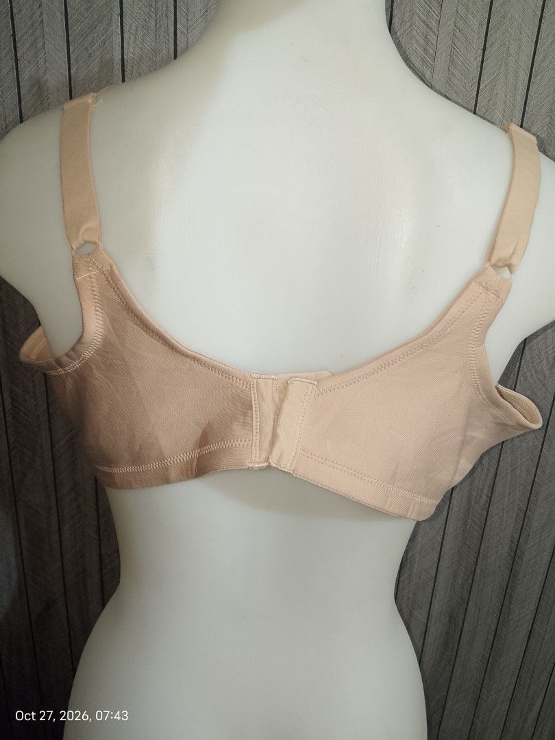 42c Vanity Fair bra nonwire thin soft pads (Category: Undergarments & Loungewear) located in Manila. Submitted by truecrystal-1407 (Listing ID 1470556685, Image 3). Description: .