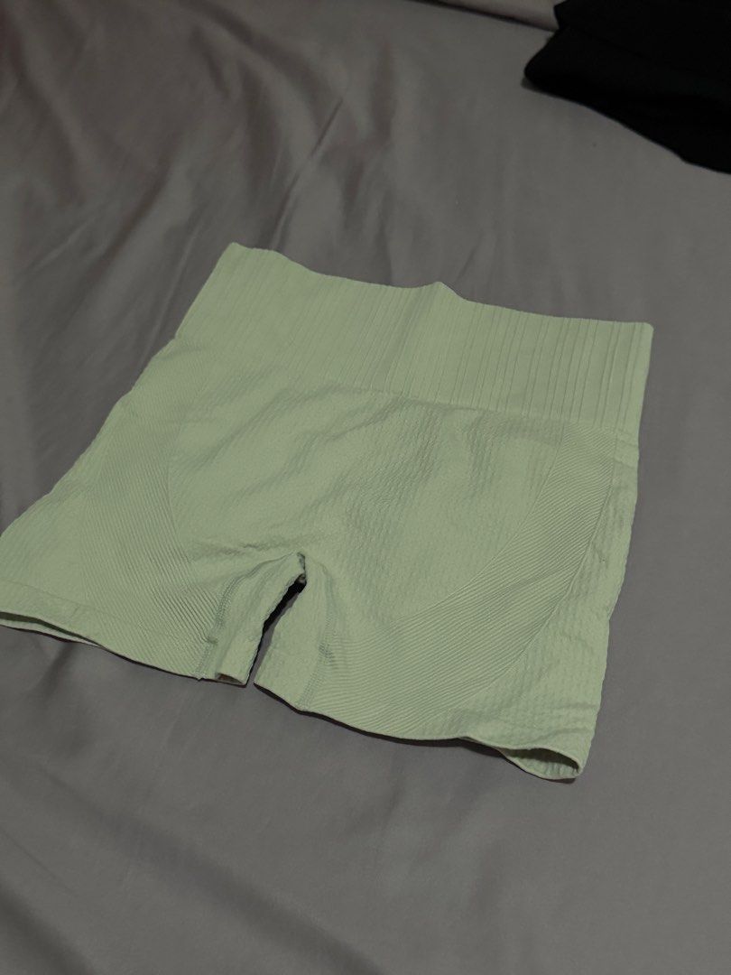 500 PESOS FOR ALL ACTIVEWEAR (Category: Activewear) located in Angeles City. Submitted by m1lkramen (Listing ID 1470485797, Image 2). Description: ALL SIZE S RFS: decluttering. Have too much activewear and dont use these anymore All sports bra may pad - Light green ribbed biker shorts - Neon lime cutout crop top - Black ribbed short-sleeve crop top - Light blue running shorts - Condition: Clean and well-kept - Selling as a complete set only.