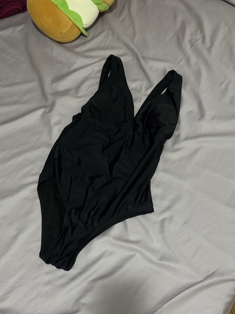 500 PESOS ONLY FOR ALL BIKINIS (Category: Bikinis & Swimsuits) located in Angeles City. Submitted by m1lkramen (Listing ID 1470485378, Image 2). Description: ALL SIZE S RFS: Malaki sakin az a flat chested girliepopp - Set of 4 trendy swimsuits, perfect for beach trips or pool hangs - Piece 1: Classic solid black one-piece - Piece 2: Chic black one-piece featuring white piping and double straps - Piece 3: Fun blue and brown striped strapless one-p