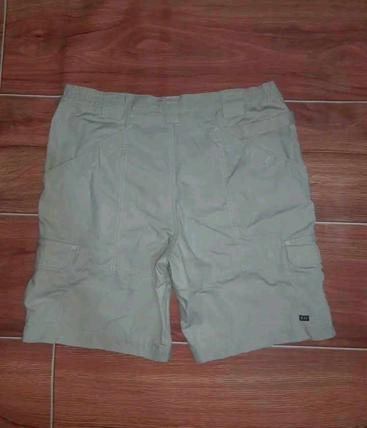 5.11 TACTICAL MEN'S CARGO SHORT (Category: Shorts) located in Mandaue City. Submitted by indayftjesiediva (Listing ID 1470445391, Image 3). Description: 5.11 TACTICAL MEN'S CARGO SHORT WAISTLINE 36 LENGHT 21 LIKE NEW CONDITION MINE 1K PLUS SF ONLY 🔥 DM IF INTERESTED 📩.