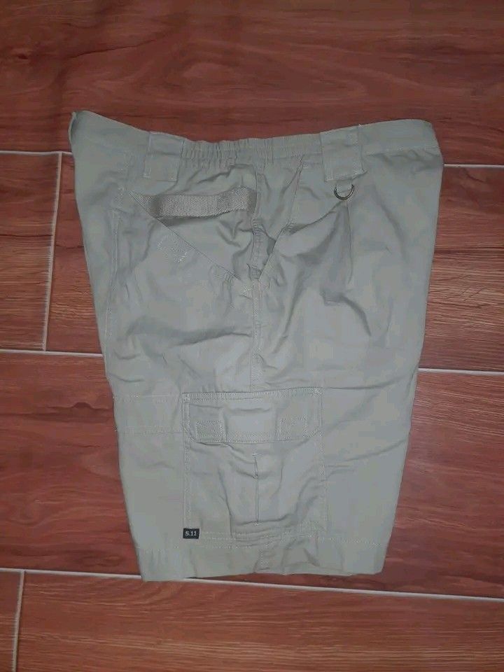 5.11 TACTICAL MEN'S CARGO SHORT (Category: Shorts) located in Mandaue City. Submitted by indayftjesiediva (Listing ID 1470445391, Image 1). Description: 5.11 TACTICAL MEN'S CARGO SHORT WAISTLINE 36 LENGHT 21 LIKE NEW CONDITION MINE 1K PLUS SF ONLY 🔥 DM IF INTERESTED 📩.
