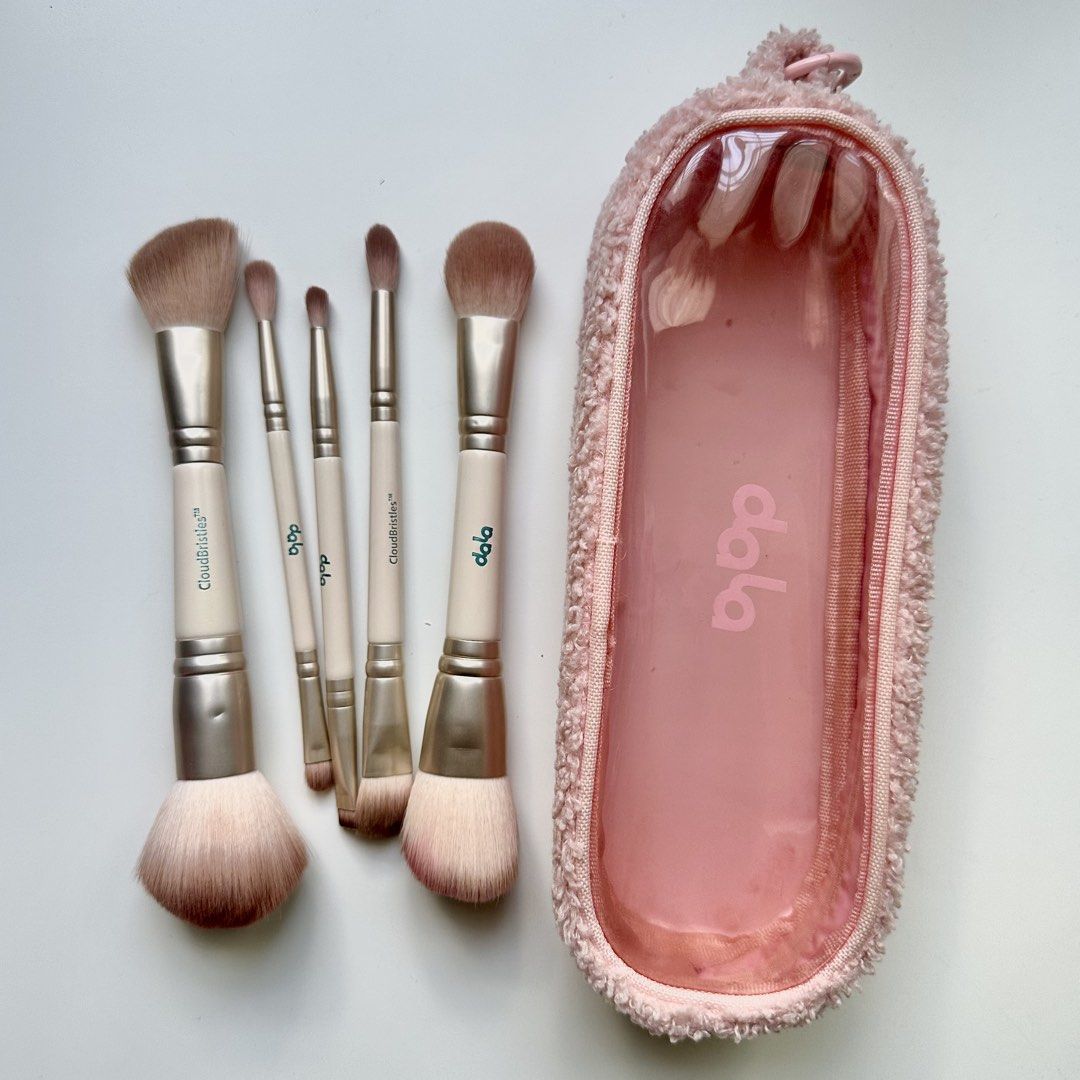 [6 items] dala dual ended makeup brush + pink teddy brush case (Category: Makeup) located in Mandaluyong City. Submitted by annyeong07_ (Listing ID 1470383549, Image 1). Description: .