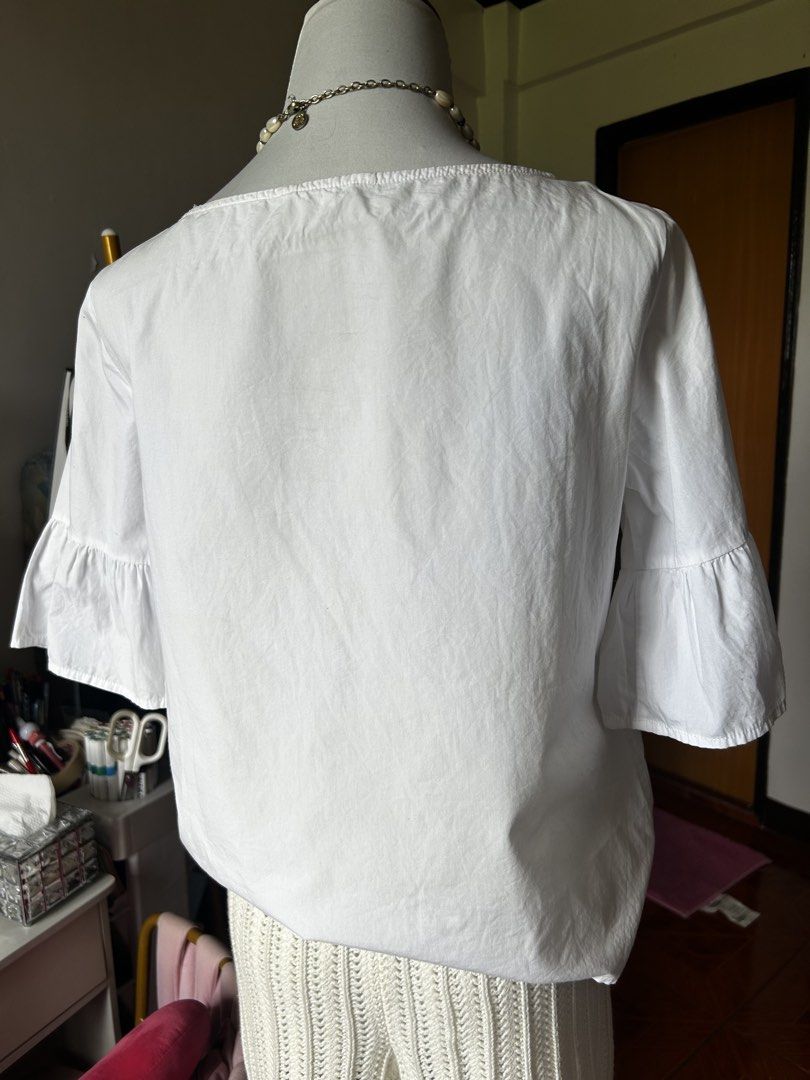 7M embroidered white blouse (Category: Blouses) located in Cainta. Submitted by ziellune (Listing ID 1470383874, Image 2). Description: .