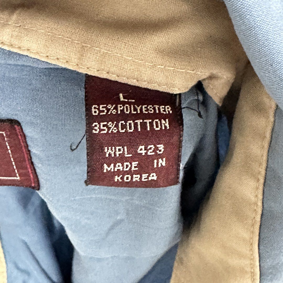 Vintage 80s Levis Button Up (Category: Formal Shirts) located in Manila. Submitted by josh_4386 (Listing ID 1470383015, Image 3). Description: 80s Levis Button Up. Size: L Measurements: W: 22 L: 30 ₱900.