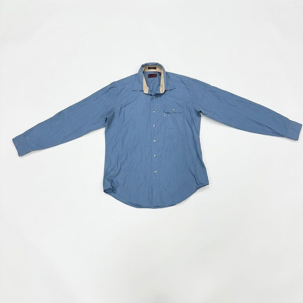 Vintage 80s Levis Button Up (Category: Formal Shirts) located in Manila. Submitted by josh_4386 (Listing ID 1470383015, Image 1). Description: 80s Levis Button Up. Size: L Measurements: W: 22 L: 30 ₱900.