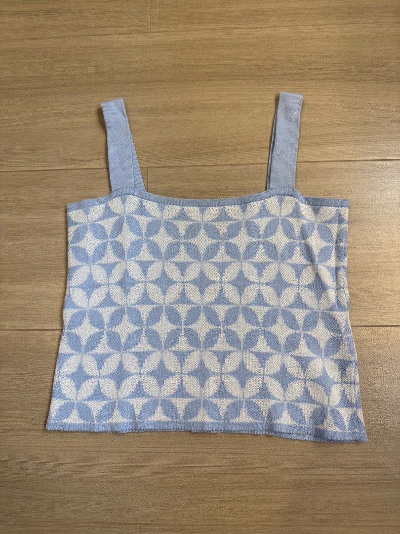8 SECONDS Blue Print Tank Top (Category: Sleeveless) located in Manila. Submitted by bella_boo (Listing ID 1470400649, Image 1). Description: korean brand need to sell by TUESDAY tags 🏷️: brandy melville subdued edikted hnm cotton on pull n bear bershka stradivarius zara.