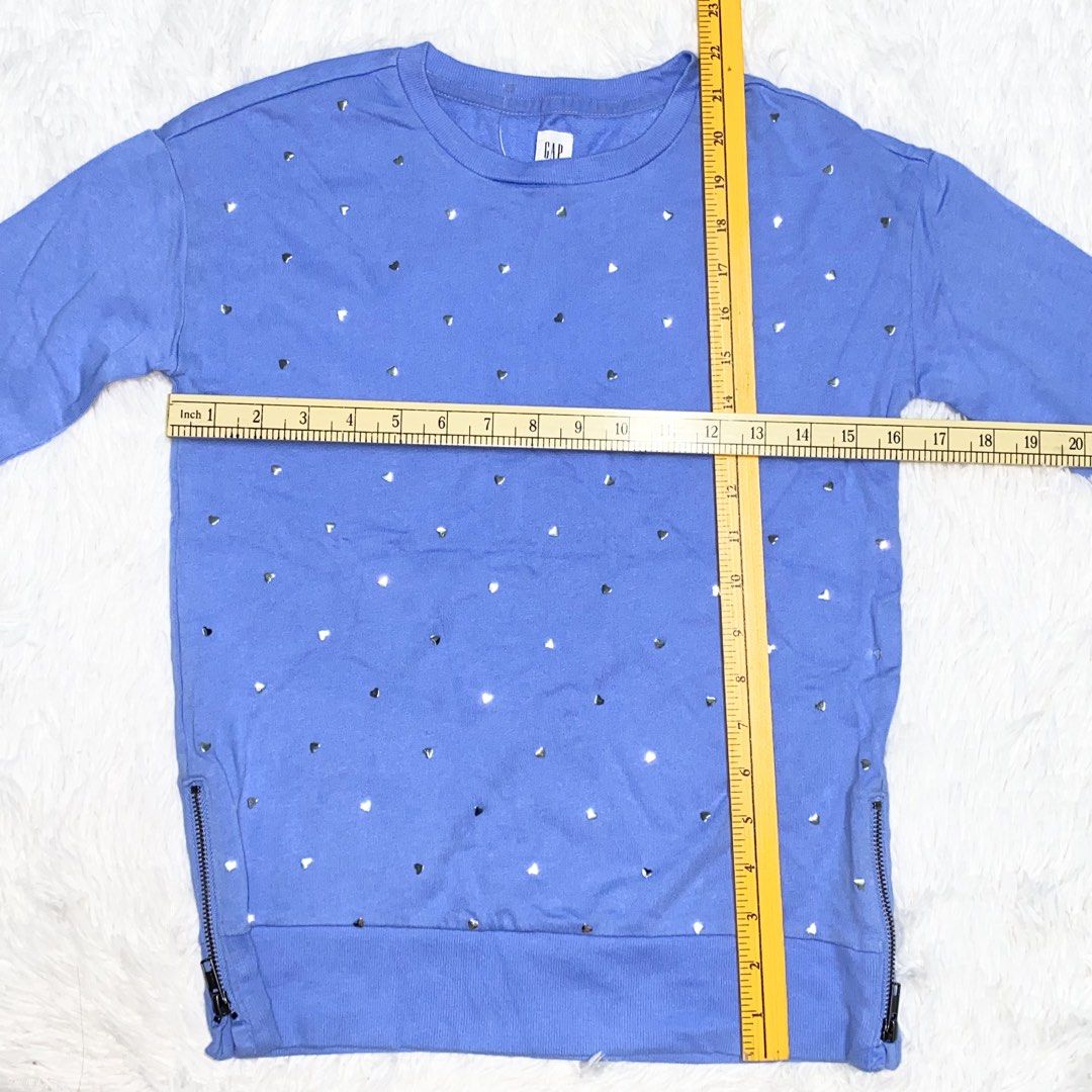 8 Years Old Gap Sweater Heart (Category: Babies & Kids Fashion) located in Bulacan. Submitted by jexmd (Listing ID 1470455863, Image 2). Description: May stain sa likod pero hindi pa nasuot.