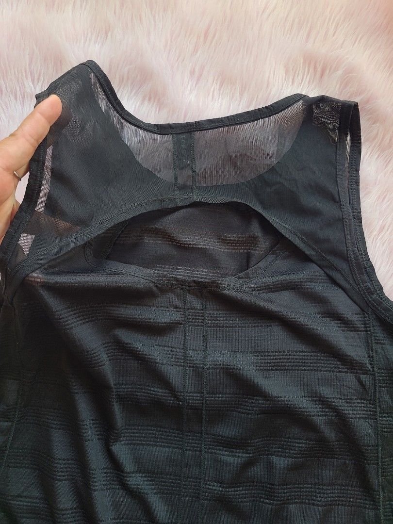 90 Degree By Reflex Black Workout Tank Top Size S (Category: Activewear) located in Lingayen. Submitted by chloeswhite (Listing ID 1470448675, Image 3). Description: - Brand: 90 Degree By Reflex - Color: Black - Size: Small - Origin: Made in Indonesia - Design: Vertical textured stripes with breathable mesh paneling on upper back and shoulders - Details: Scoop neckline, curved hem, and small reflective logo near bottom - Fabric: Lightweight and b