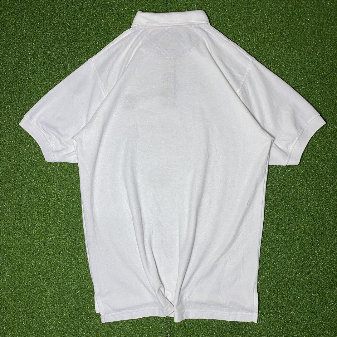 90s BURBERRY (Category: Activewear) located in Zaragoza. Submitted by 9701026734 (Listing ID 1470505920, Image 2). Description: VINTAGE BURBERRY 90s ‎ size large ‎dimes W21.5 / L28 ‎condition VERY GOOD ‎color rate 9.7/10 ‎issue NEED WASH.