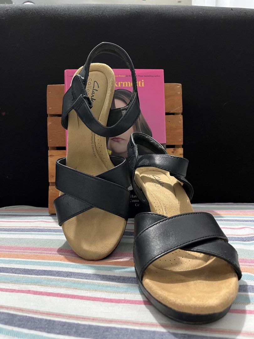 🖤 CLARKS COLLECTION| Black Sandals (Category: Sandals) located in Baguio. Submitted by faith.finds (Listing ID 1470370124, Image 2). Description: Brand: Clarks Collection 📌 Pre-loved item. Please check photos for actual condition. 💛 Used once .