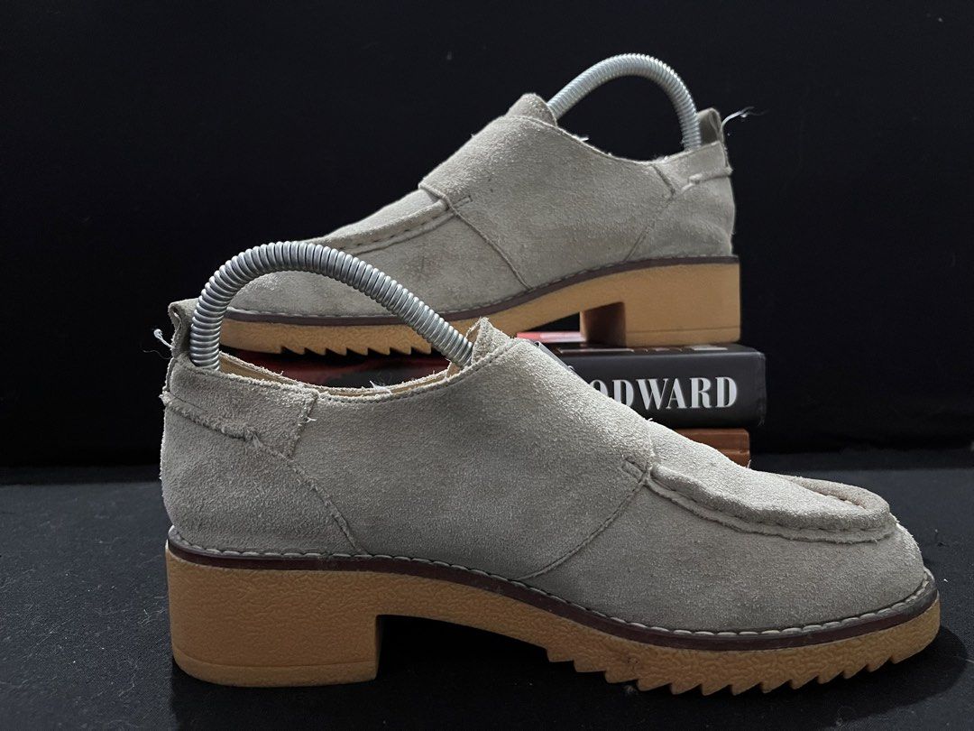 🤎 Clarks Eden Mid Monk | Sand Suede (Category: Loafers) located in Baguio. Submitted by faith.finds (Listing ID 1470368345, Image 2). Description: Brand: Clarks Style: Eden Mid Monk Material Appearance: Suede Size: UK 5| US 7.5 | EU 38 📌 Pre.