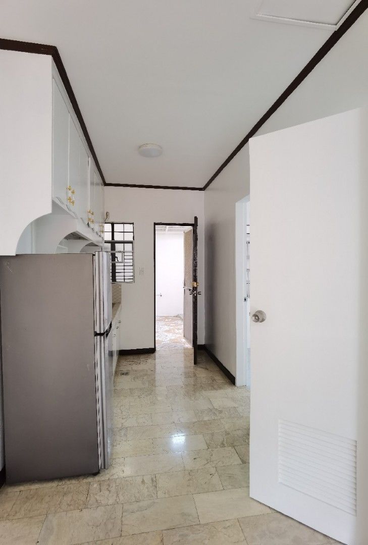 📌 FOR RENT (Category: House & Lot) located in Manila. Submitted by sky63765 (Listing ID 1470511460, Image 3). Description: 🏡 HOUSE FOR RENT 📍 T1, Multinational Village, Parañaque City ✨PROPERTY DETAILS 🏢 2-Storey House 🛏️ 3 Bedrooms 🛋️ Semi-Furnished 🚗 1-Car Indoor Garage 🚙 Outdoor Parking for 2 Cars 💰 MONTHLY RENT: ₱40,000 📩 Message us for more details and to schedule a viewing..