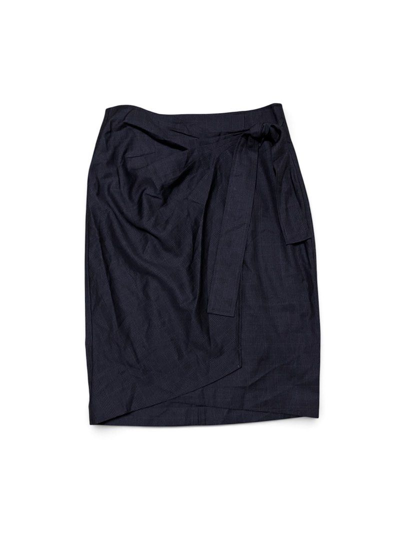 🏷️ Isabel Marant Etoile skirt (Category: Luxury Apparel) located in Manila. Submitted by angelamaec (Listing ID 1470539157, Image 1). Description: Excellent condition Add ship.