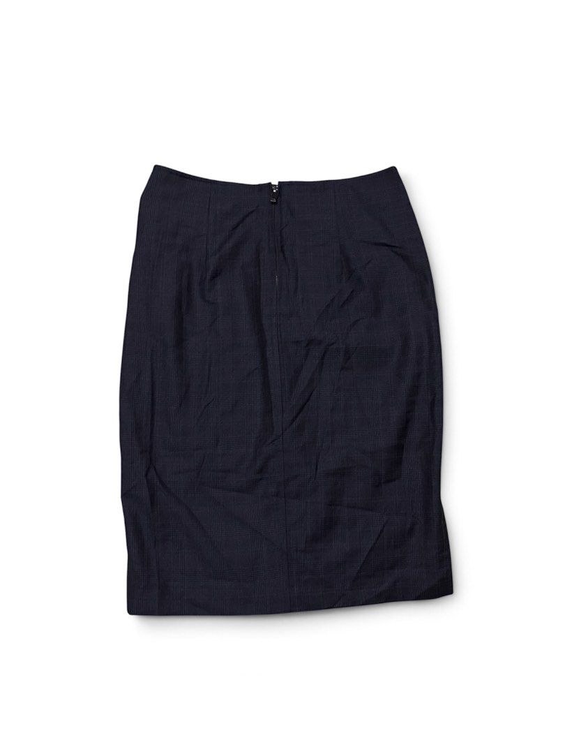 🏷️ Isabel Marant Etoile skirt (Category: Luxury Apparel) located in Manila. Submitted by angelamaec (Listing ID 1470539157, Image 3). Description: Excellent condition Add ship.