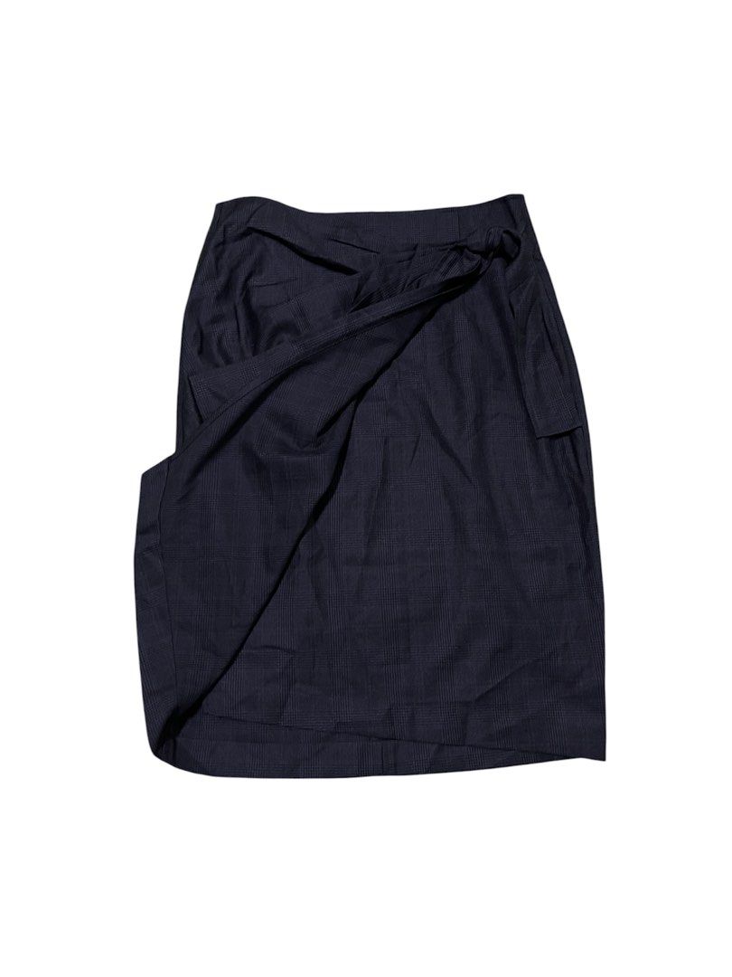 🏷️ Isabel Marant Etoile skirt (Category: Luxury Apparel) located in Manila. Submitted by angelamaec (Listing ID 1470539157, Image 2). Description: Excellent condition Add ship.