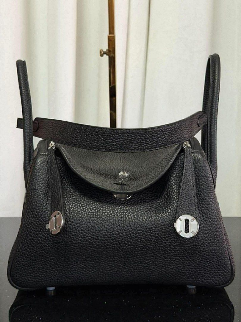❣️ LINDY26 ❣️ (Category: Shoulder Bags) located in Manila. Submitted by annmacalua (Listing ID 1470512499, Image 2). Description: What u see is what u get!🥰.