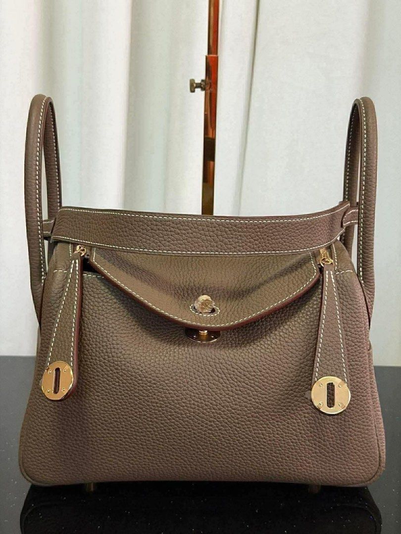 ❣️ LINDY26 ❣️ (Category: Shoulder Bags) located in Manila. Submitted by annmacalua (Listing ID 1470512499, Image 1). Description: What u see is what u get!🥰.
