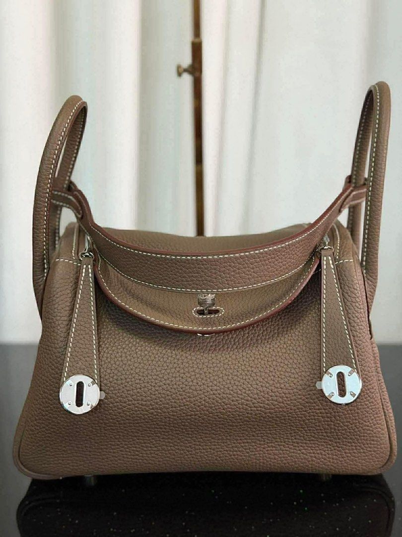 ❣️ LINDY26 ❣️ (Category: Shoulder Bags) located in Manila. Submitted by annmacalua (Listing ID 1470512499, Image 3). Description: What u see is what u get!🥰.