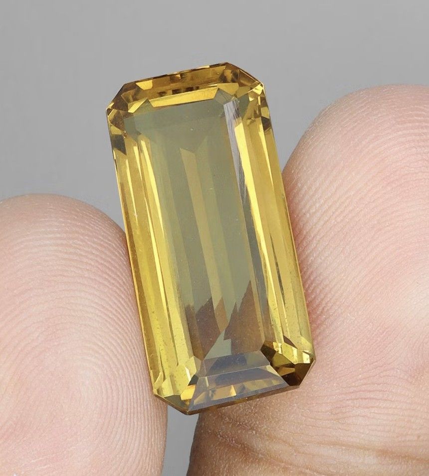 💯 Natural CITRINE loose (Category: Precious Stones) located in Kawit. Submitted by authentic_gemstones_byalton (Listing ID 1470382799, Image 2). Description: AVAILABLE ❗ ▪️NATURAL CITRINE LOOSE ▪️ -16 carats -Octagon cut -12.0x10.5.0x8.0 (mm) dimension -VVS (clarity) -Unheated/untreated -7.0 (hardness) -Brazil (origin) -100% brand new item #Citrine #naturalgemstones #AuthenticGemstonesbyALTON.