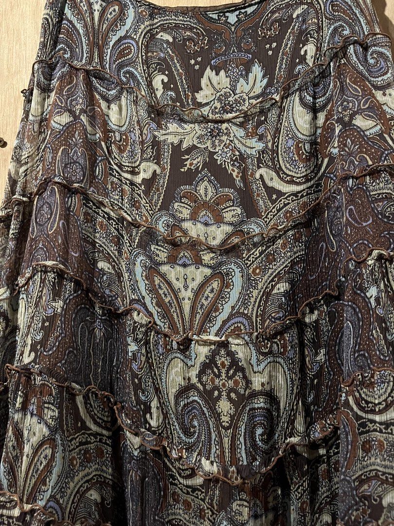 ♡ Paisley Tiered Maxi Skirt✨ (Category: Skirts) located in Lupon. Submitted by weilclstle (Listing ID 1470504681, Image 2). Description: °~ Size: W-29 inch, L-33 inch °~ Measurements are taken manually, so slight measurement variations may occur. 𐙚 ‧₊˚ ⋅ Seller’s Reminders ‧₊˚ ⋅ 𐙚 ~ payment first ~ manage your expectations as these clothes are thrifted ~shipping fee will be shoulder by the buyer ~ issues will be stated if there’s any °~ Can req