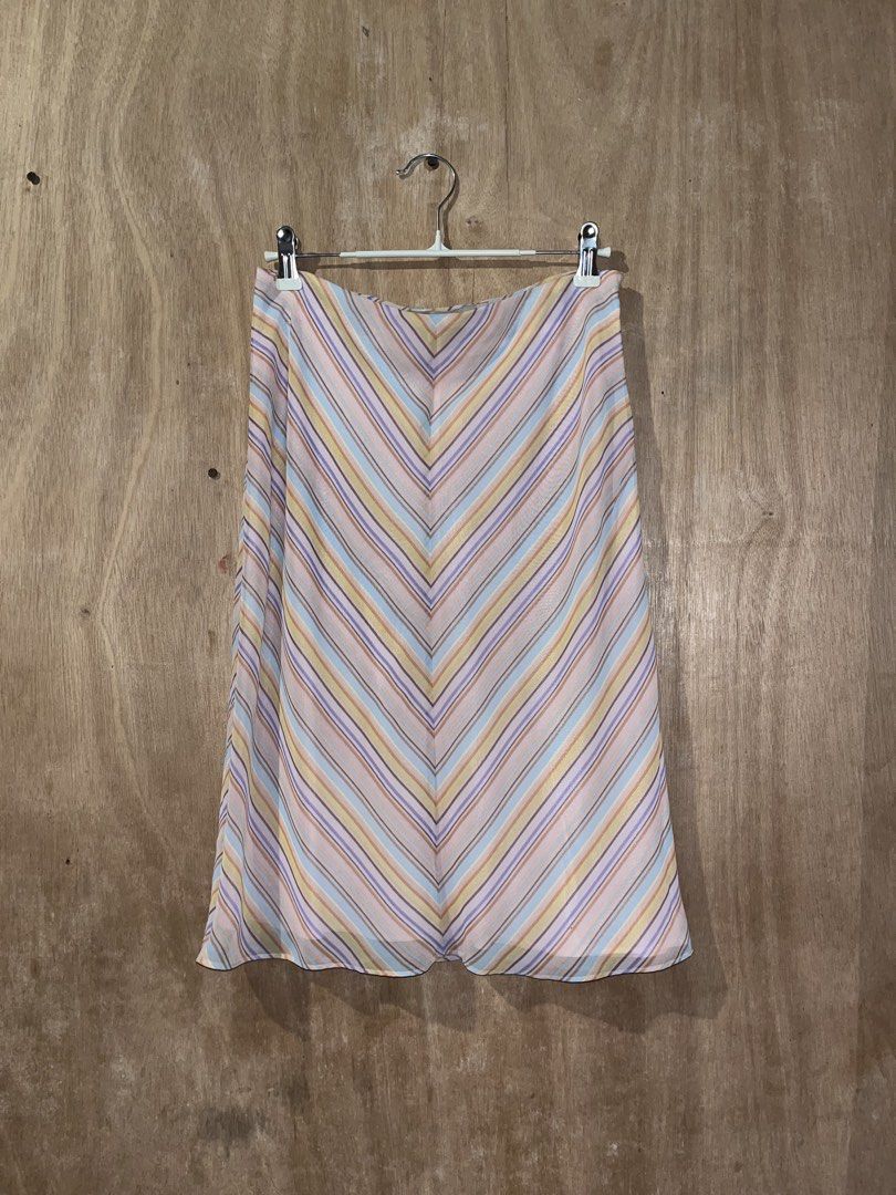 ♡ Pastel Chevron Stripe Midi Skirt✨ (Category: Skirts) located in Lupon. Submitted by weilclstle (Listing ID 1470507584, Image 1). Description: °~ Size: W-28 inch, L-22.5 inch (Has a dot flaws) °~ Measurements are taken manually, so slight measurement variations may occur. 𐙚 ‧₊˚ ⋅ Seller’s Reminders ‧₊˚ ⋅ 𐙚 ~ payment first ~ manage your expectations as these clothes are thrifted ~shipping fee will be shoulder by the buyer ~ issues will be state