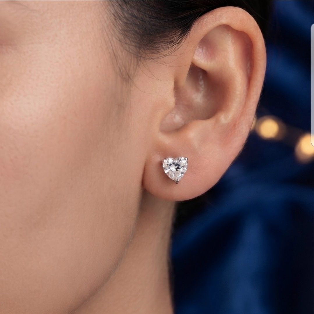 ✨ Timeless Heart-Cut Moissanite Earrings ✨ (Category: Earrings) located in Caloocan City. Submitted by saturday.ph (Listing ID 1470550907, Image 1). Description: ✨ Timeless Heart-Cut Moissanite Earrings ✨ ​A romantic and sparkling pair of heart-shaped moissanite stud earrings, designed to catch the light from every angle with exceptional brilliance and fire. Gemstone & Cut: Brilliant heart-cut moissanite stones featuring precise faceting that max