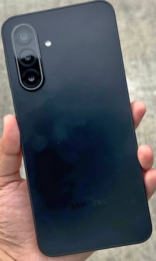 A17 5G (Category: Samsung) located in Manila. Submitted by charlesxromyer (Listing ID 1470546654, Image 2). Description: For Sale Brand new sealed Samsung Galaxy A17 5G Mall price P19,200 selling only for P11,500 2 weeks palang nagagamet (Receipt and Box included ) 4GB RAM 256GB ROM 5,000mAh 50MP camera.