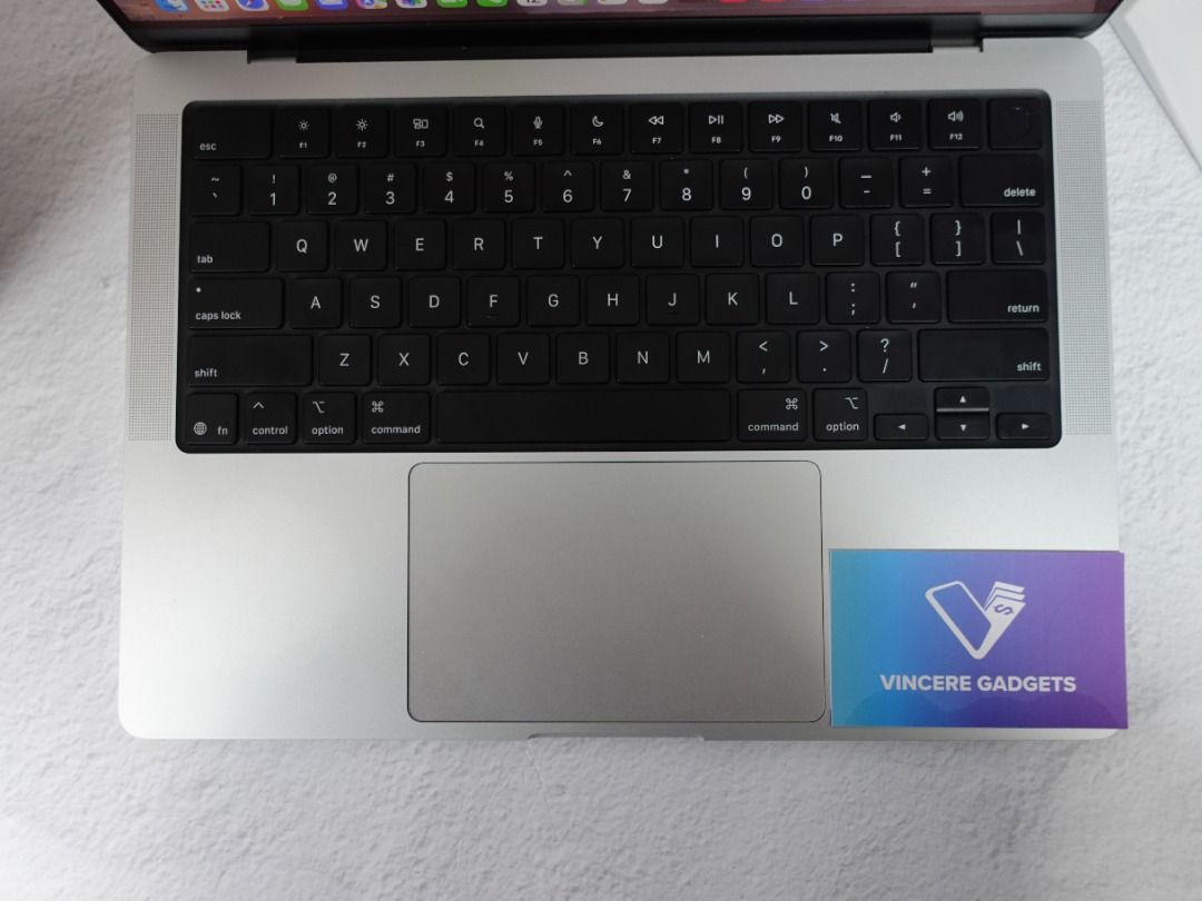 MacBook Pro 14-inch M5 16GB RAM 1TB STORAGE Silver + 🎁 FREE GIFTS 🎁 ...