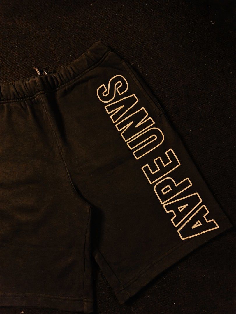 Aape Big Logo Shorts (Category: Shorts) located in San Fernando. Submitted by retro_d (Listing ID 1470550395, Image 3). Description: - Aape Big Logo Shorts - Size: W-34/L-19/TH-12/LO-10 - Condition: Excellent - Color Rate: 9.5/10 - No issue.