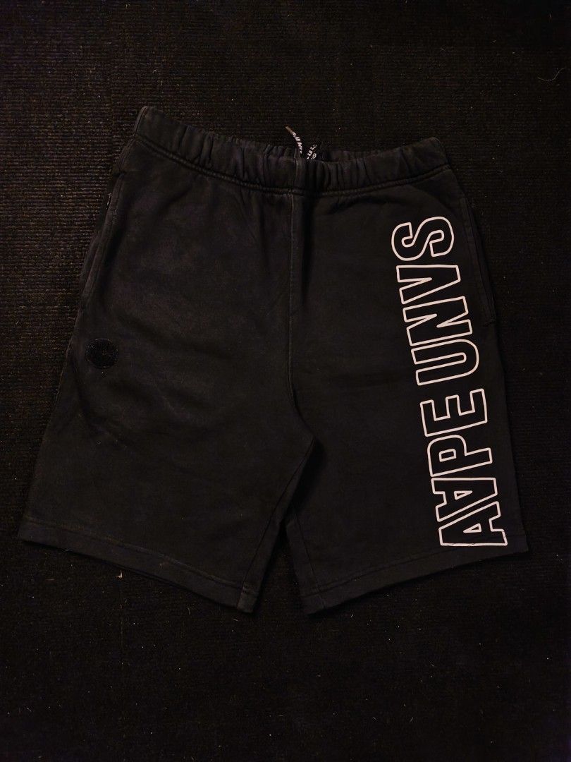 Aape Big Logo Shorts (Category: Shorts) located in San Fernando. Submitted by retro_d (Listing ID 1470550395, Image 2). Description: - Aape Big Logo Shorts - Size: W-34/L-19/TH-12/LO-10 - Condition: Excellent - Color Rate: 9.5/10 - No issue.