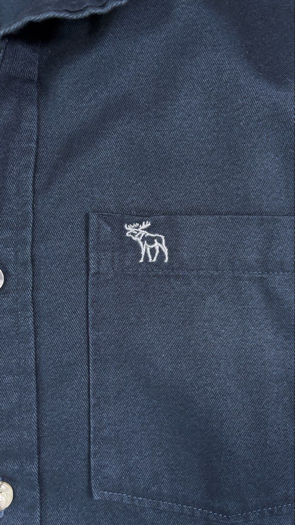 Abercrombie & Fitch Button-Down Long Sleeves Polo (Category: Tshirts & Polo Shirts ) located in Bacoor. Submitted by calvinmanzano13 (Listing ID 1470450621, Image 2). Description: - L = 30” | W = 23” - Style: Long-sleeve button-down shirt - Color: Peacock Green - Condition: Brand new with tags (BNWT) - Details: Classic collar, front button closure, button cuffs, and single chest pocket with embroidered moose logo - Great for casual Fridays, dates