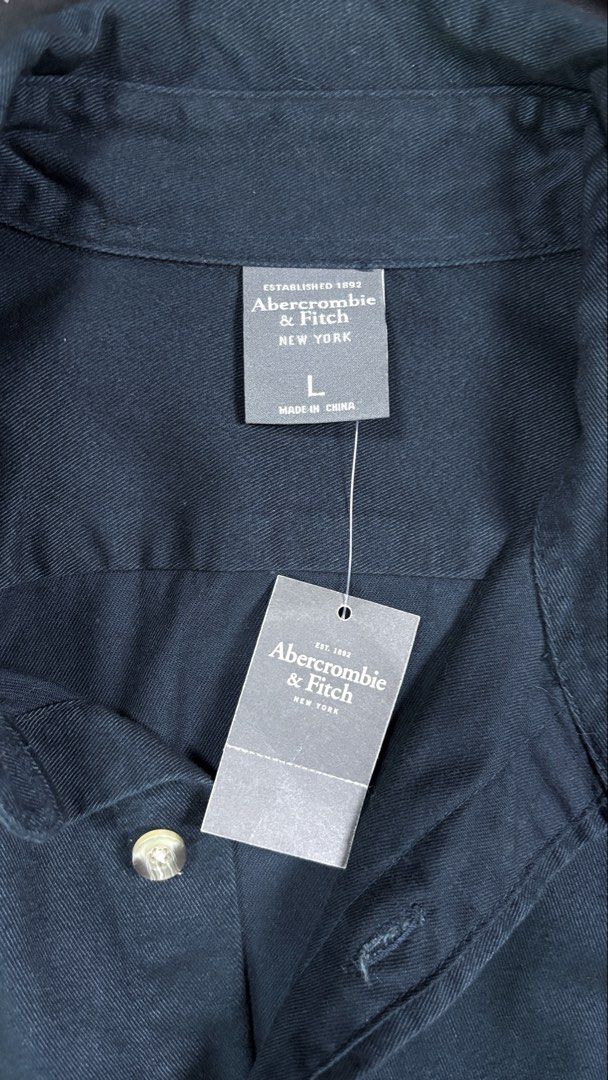 Abercrombie & Fitch Button-Down Long Sleeves Polo (Category: Tshirts & Polo Shirts ) located in Bacoor. Submitted by calvinmanzano13 (Listing ID 1470450621, Image 3). Description: - L = 30” | W = 23” - Style: Long-sleeve button-down shirt - Color: Peacock Green - Condition: Brand new with tags (BNWT) - Details: Classic collar, front button closure, button cuffs, and single chest pocket with embroidered moose logo - Great for casual Fridays, dates