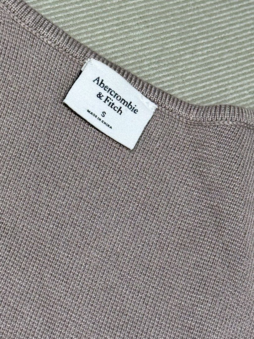 Abercrombie beige sweatshirt top square neckline (Category: Longsleeves) located in Taguig. Submitted by annebydesign (Listing ID 1470377957, Image 3). Description: Hi everyone. Selling this Abercrombie beige sweatshirt top square neckline for ₱500. Retail for ₱2k+ •Like new. Decluttered from the studio •Size Small •Front zip closure. Gold hardware •Thick & heavy kind of fabric- Loc: Taguig BGC Mop: GCash/ BDO/ BPI Mod: Rider pick up.